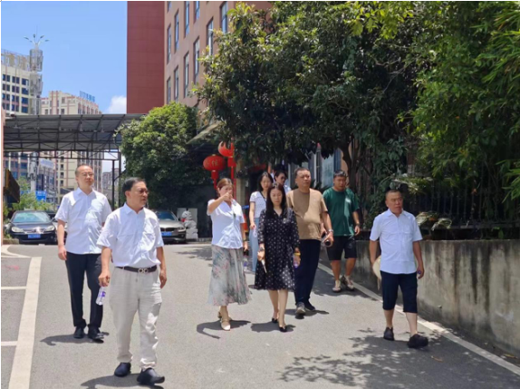 云巖區工商聯曲紅漫主席一行蒞臨我公司指導工作